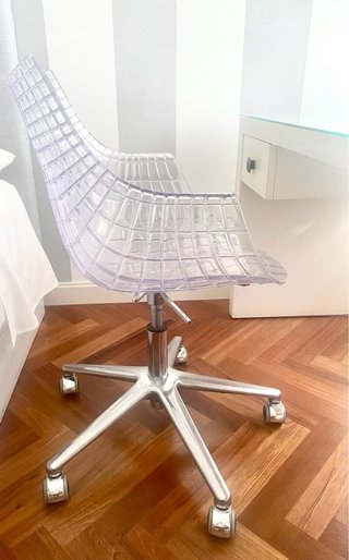 Silla de oficina transparente con ruedas