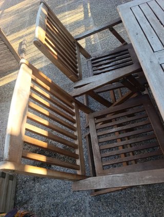 Mesa y 4 sillas plegables exterior madera