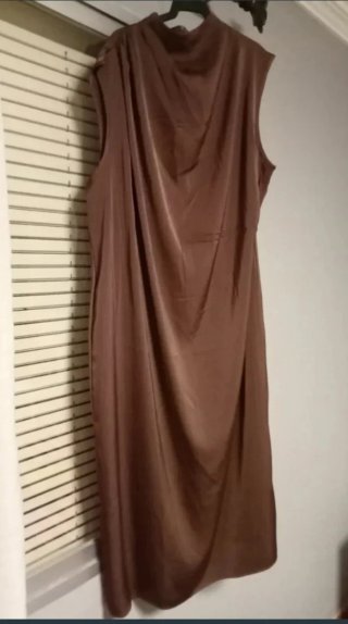 Vestido marrón elegante sin mangas