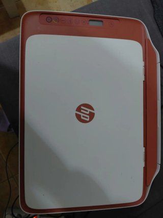 Impresora HP Naranja y Blanca
