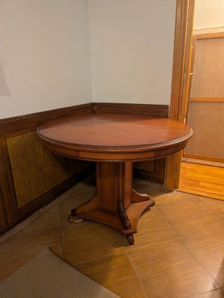 Mesa de comedor redonda de madera