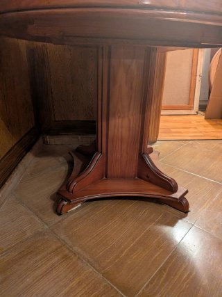 Mesa de comedor redonda de madera