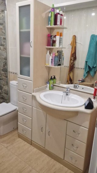 Mueble de baño con lavabo y almacenaje