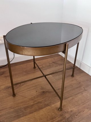 Mesa Kave Home cristal y metal