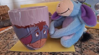 Tazza Eeyore con peluche Winnie the Pooh