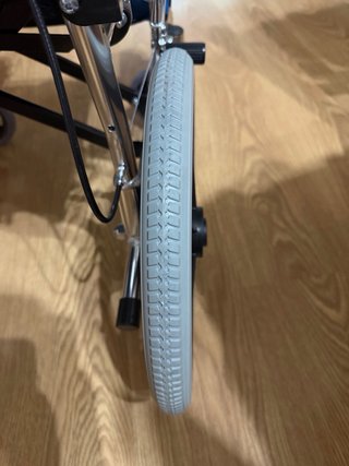 Silla de ruedas sin estrenar, comprada en Mayo .