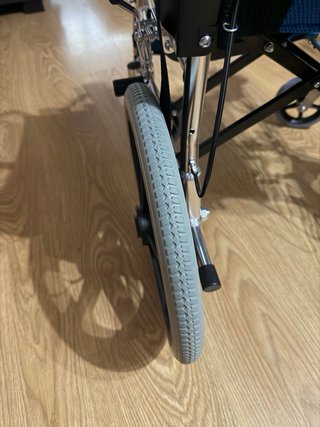 Silla de ruedas sin estrenar, comprada en Mayo .