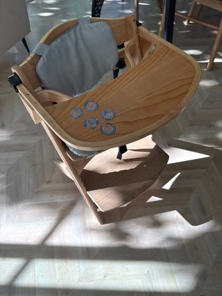 Trona de madera para bebé