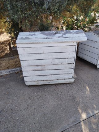 Dos casitas para perros , con ruedas