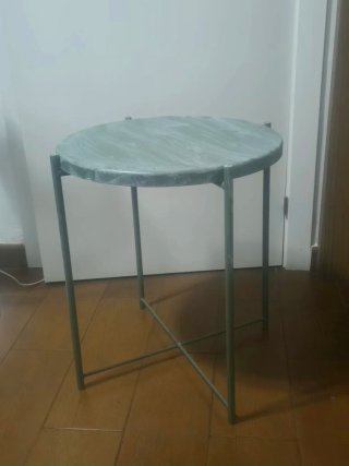 Mesa auxiliar redonda verde metal