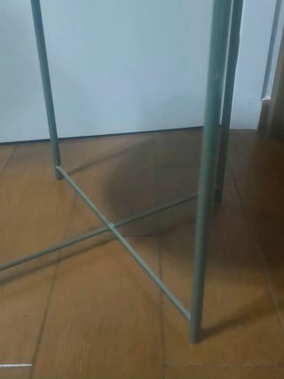 Mesa auxiliar redonda verde metal