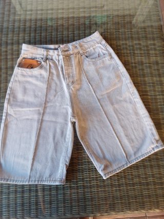 Pantalón corto de hombre gris