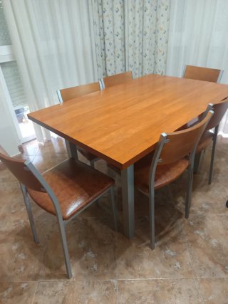Mueble de comedor y mesa