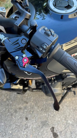 Triumph Trident 660 Negra