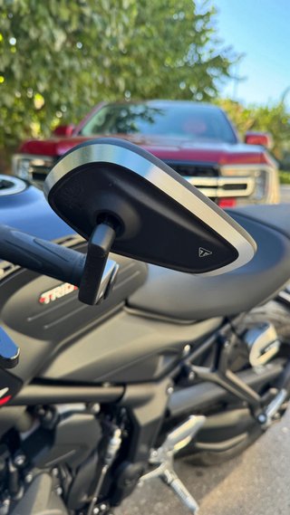 Triumph Trident 660 Negra