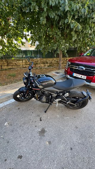 Triumph Trident 660 Negra