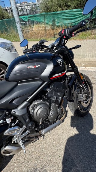 Triumph Trident 660 Negra