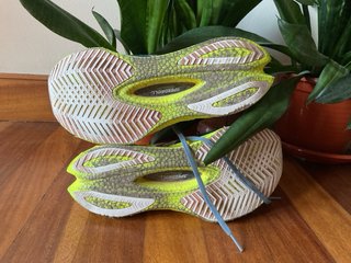 Saucony Endorphin Pro 4 Gris/Amarillo