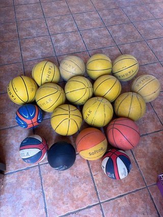 Set di palloni da basket di diversi modelli