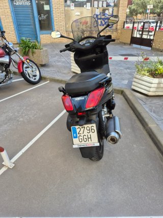 Maxi Scooter Negra