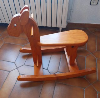 Caballito balancín de madera