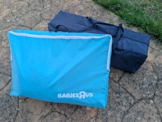 Cuna de viaje azul "BabiesRus"