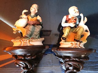 Figuras de abuelitos con gansos y huevos