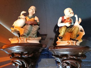 Figuras de abuelitos con gansos y huevos