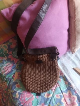 Bolso de hombro tejido