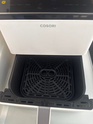 Cosori Dual Blaze 6.4L Blanca. Tiene 1 año