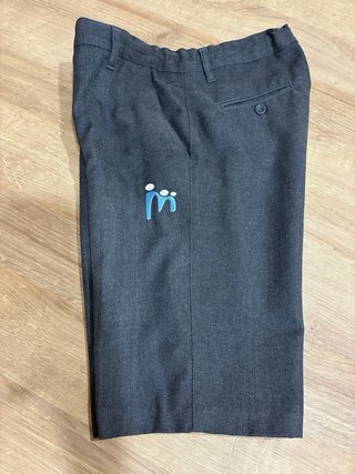 Pantalón corto uniforme Sagrada Familia Manises