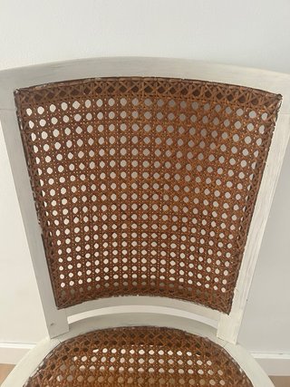 Silla antigua de madera y ratán