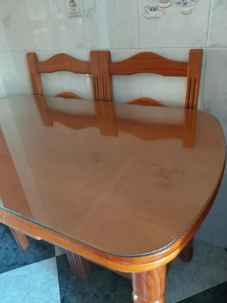 Mesa cocina y 4 Sillas de Madera Enea