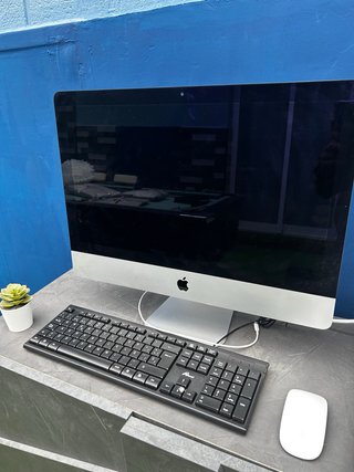 Apple iMac 21.5 Intel i5 8GB RAM 1TB