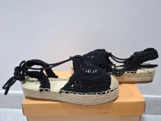 Sandalias Bosanova Beige y Negro sin usar