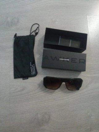 Gafas de sol Hawkers negras y marrones