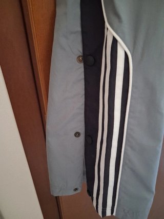 Pantaloni Adidas grigi Adibreak