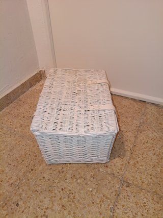 Cesta mimbre con tapa y cierre