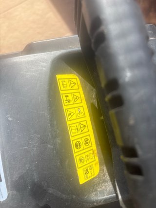 Triturador de poda naranja y negro