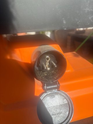Triturador de poda naranja y negro