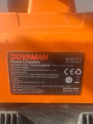 Triturador de poda naranja y negro