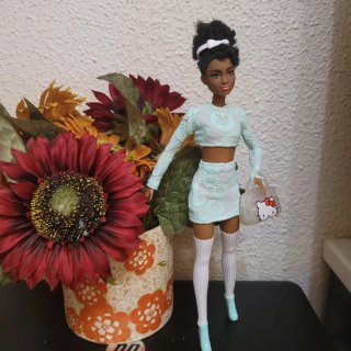 Muñeca barbie de moda con vestido
