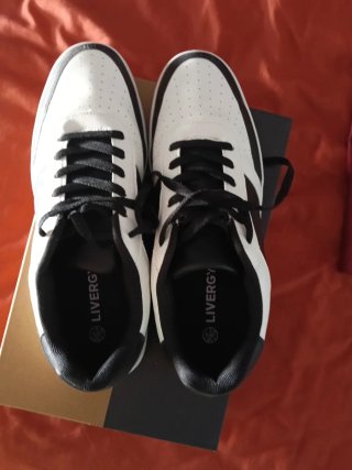 Zapatillas LIVERGY Hombre Blancas y Negras.
