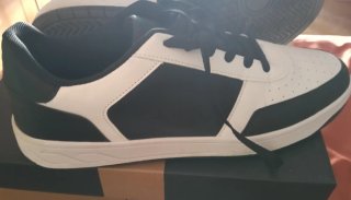 Zapatillas LIVERGY Hombre Blancas y Negras.