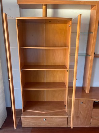 Mueble de salón madera y cristal