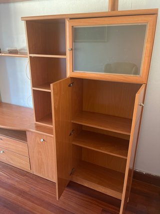 Mueble de salón madera y cristal