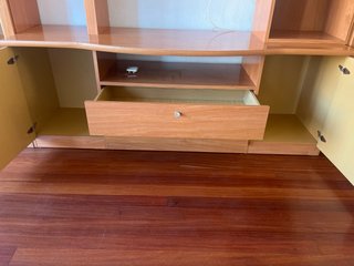 Mueble de salón madera y cristal
