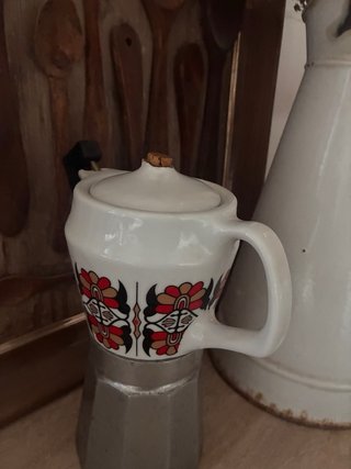 Cafetera italiana antigua decorada