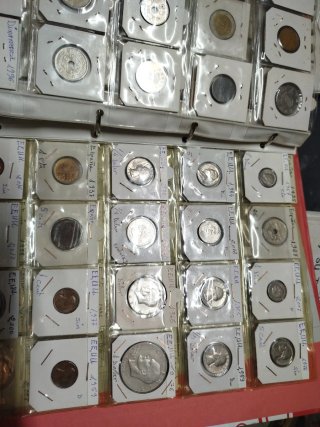 Álbum de monedas extranjeras