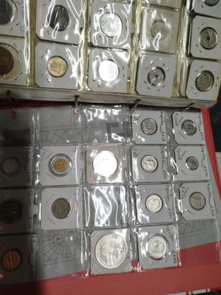 Álbum de monedas extranjeras